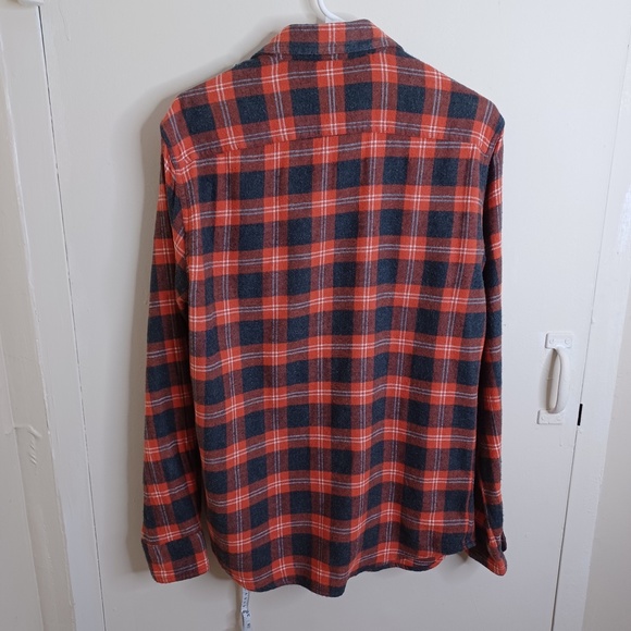 Men's beautiful red plaid shirt. Size small. - Picture 9 of 13